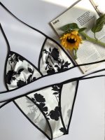 ست بیکینی طرح گل سفید مشکی