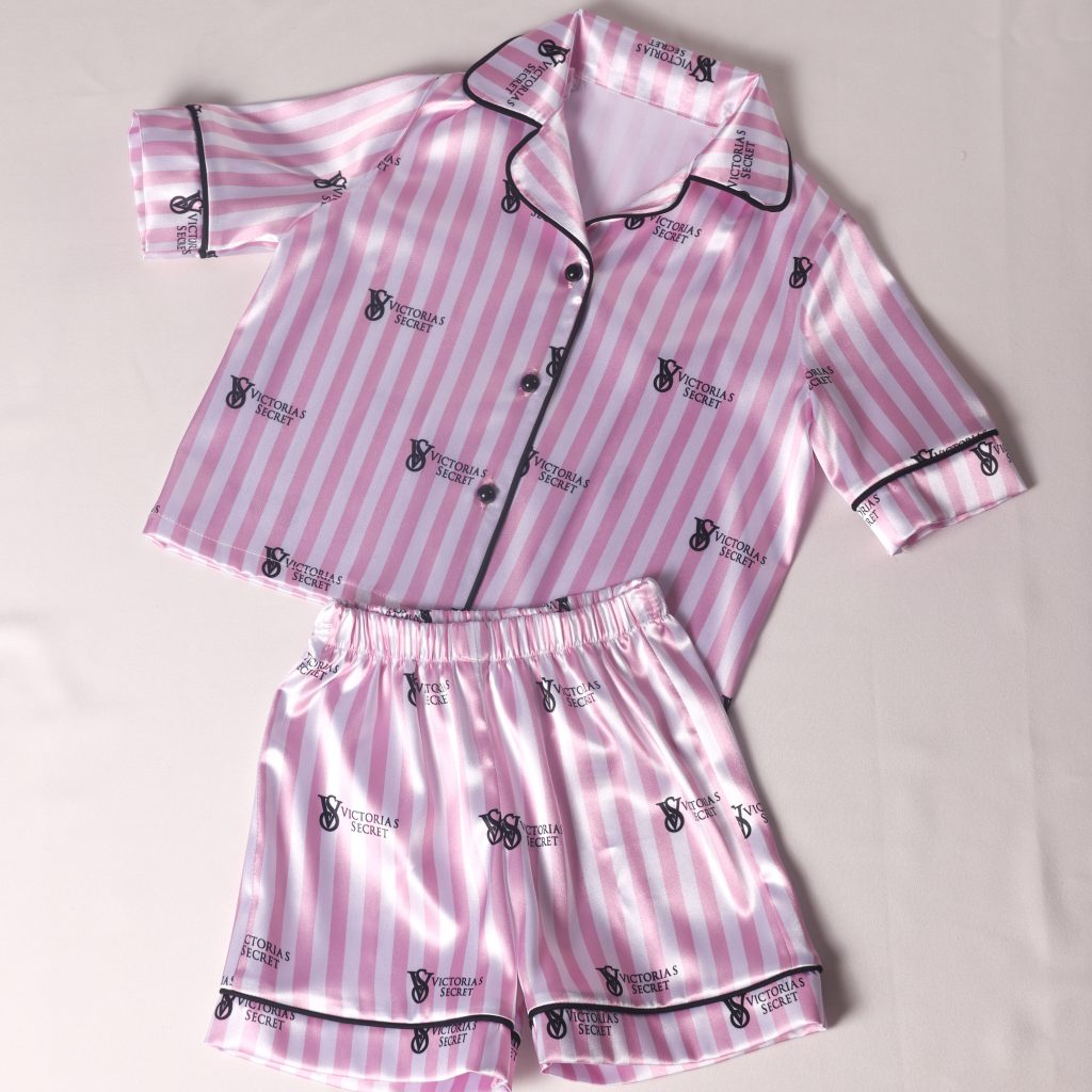 آستین کوتاه و شلوارک کودک طرح ویکتوریا سکرت لوگو دار